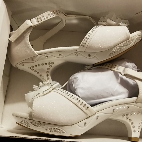 NIB DREAM PAIRS GIRLS SANDALS LOW HEEL DRESS PUMP ANKLE T STRAP FLOWER SHOES - Picture 6 of 10